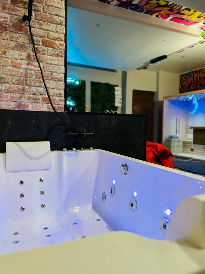 Capsule Street Art - Sauna- Jacuzzi - Playstation 5 - Billard - Netflix - Home Cinema - Terrasse Douai Extérieur photo