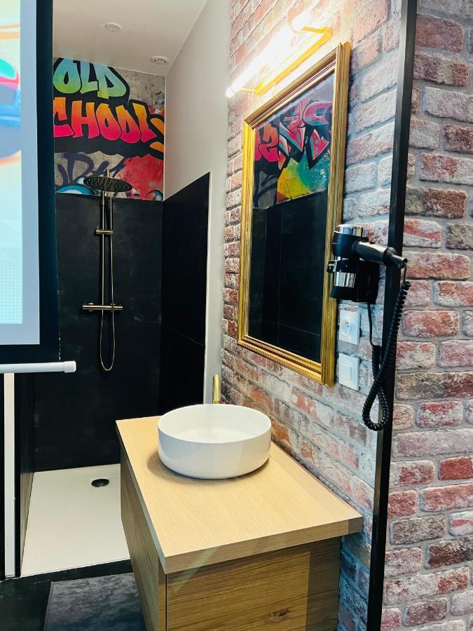 Capsule Street Art - Sauna- Jacuzzi - Playstation 5 - Billard - Netflix - Home Cinema - Terrasse Douai Extérieur photo